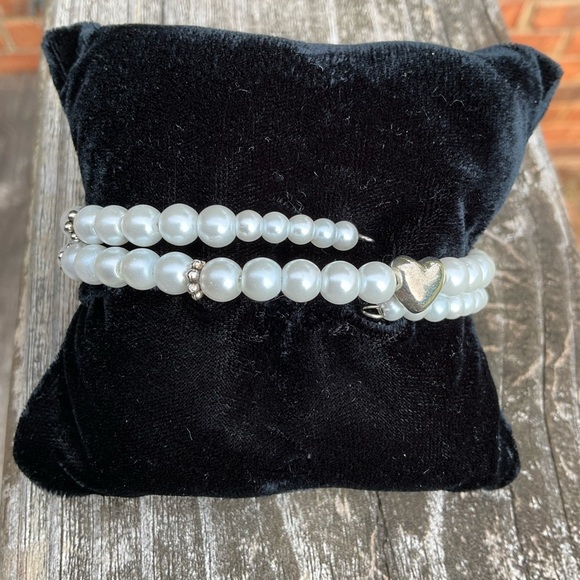 Hand Crafted Elegant White Pearl Memory Wire Bracelet with Silver Hearts Accents - Picture 7 of 7